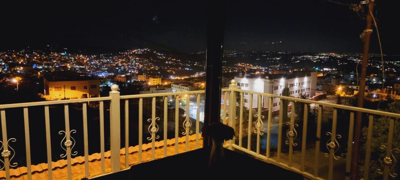 Atoom Lodge Jarash Buitenkant foto