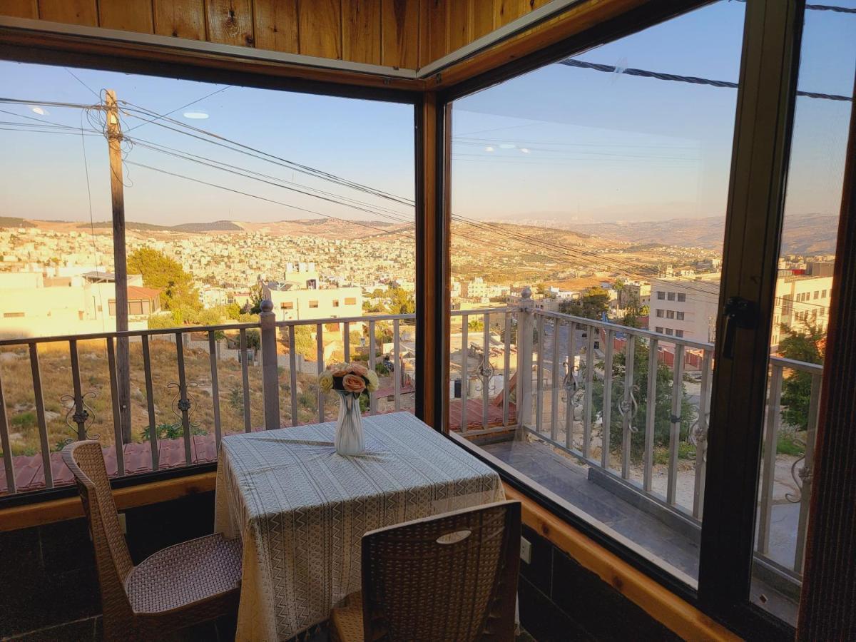 Atoom Lodge Jarash Buitenkant foto