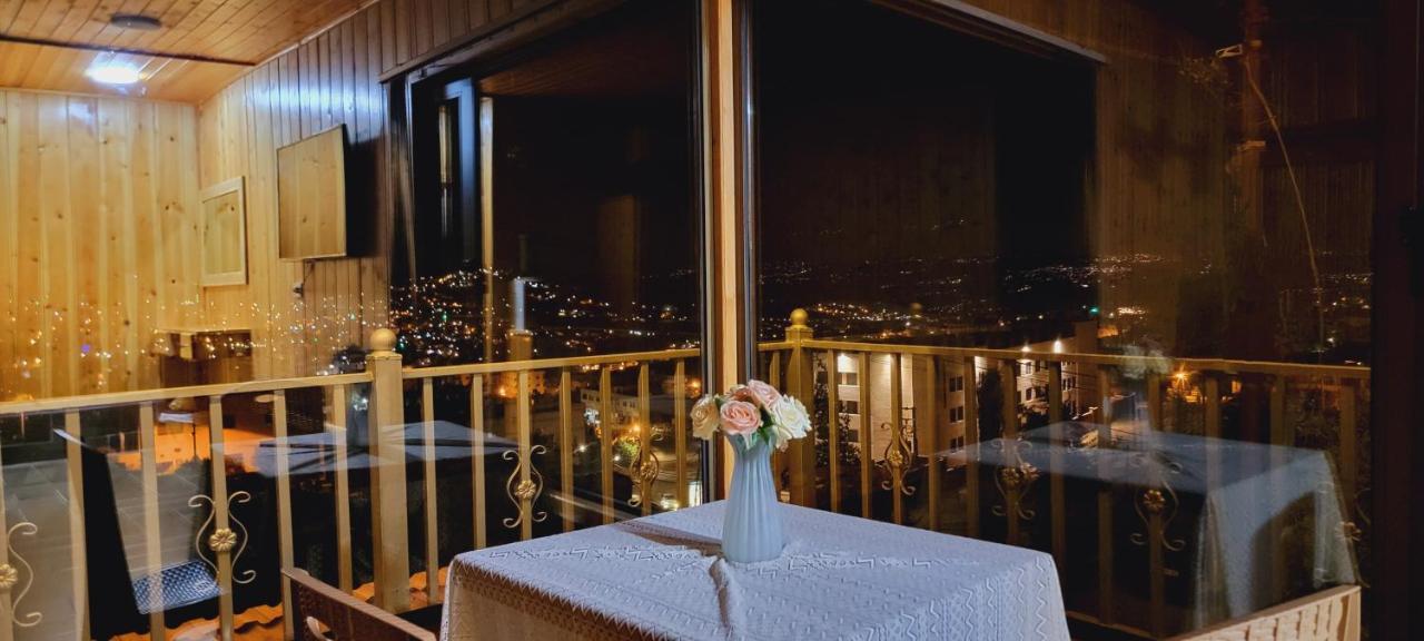 Atoom Lodge Jarash Buitenkant foto