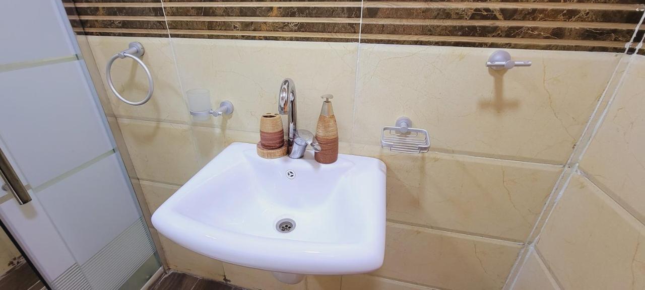 Atoom Lodge Jarash Buitenkant foto