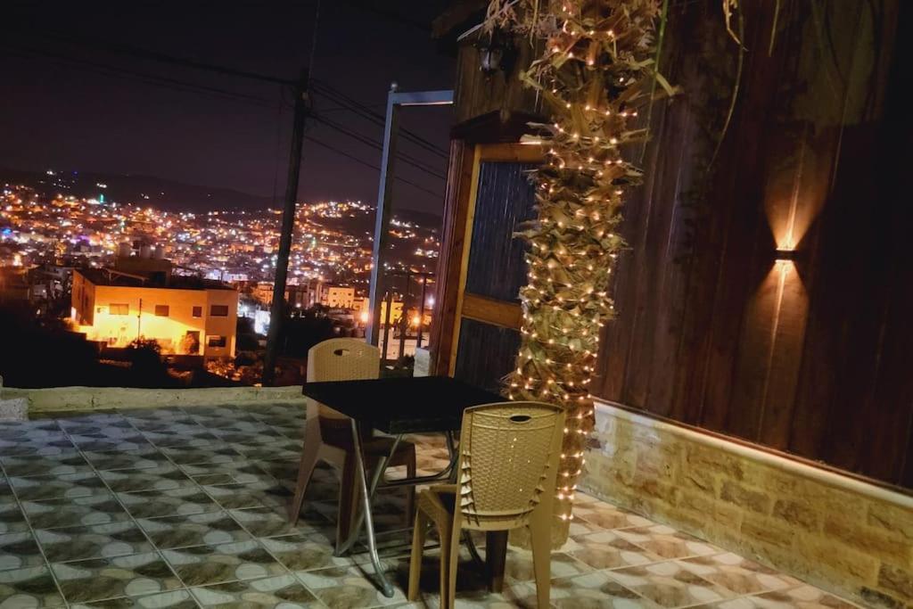 Atoom Lodge Jarash Buitenkant foto