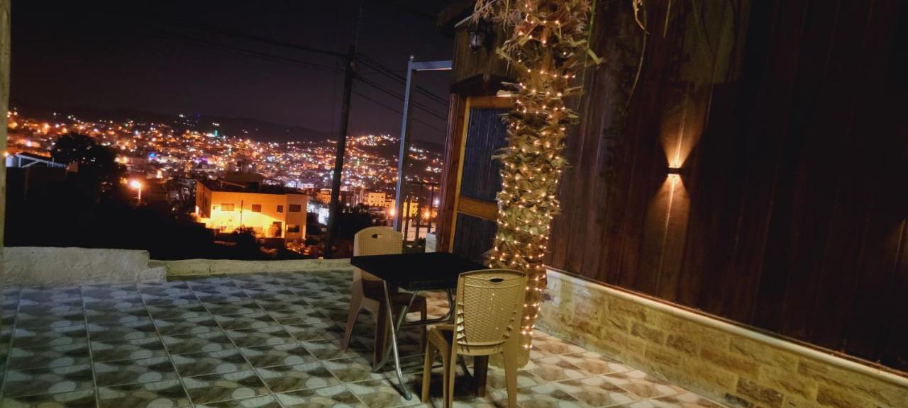 Atoom Lodge Jarash Buitenkant foto