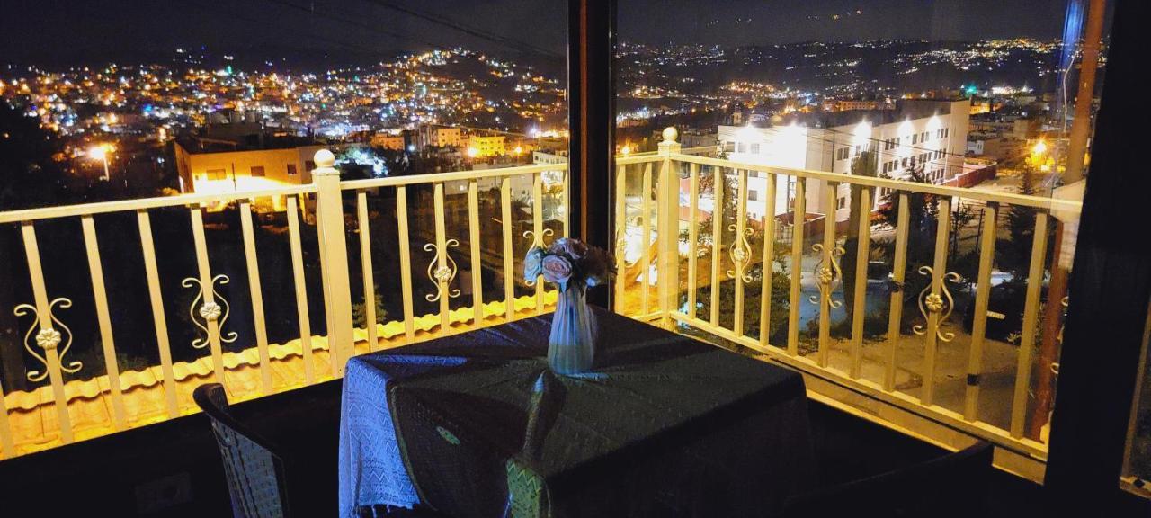 Atoom Lodge Jarash Buitenkant foto