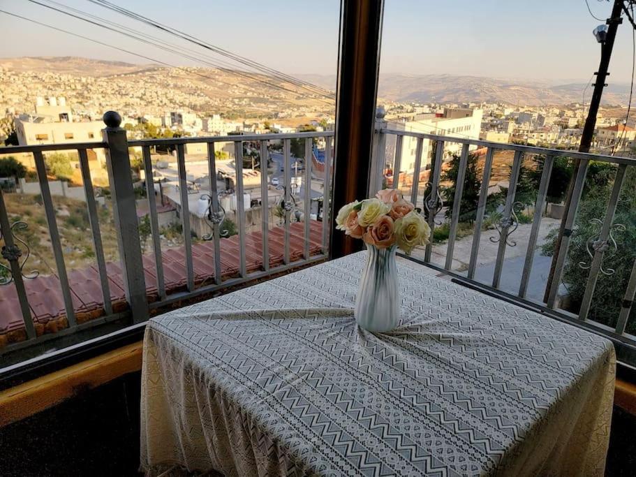 Atoom Lodge Jarash Buitenkant foto