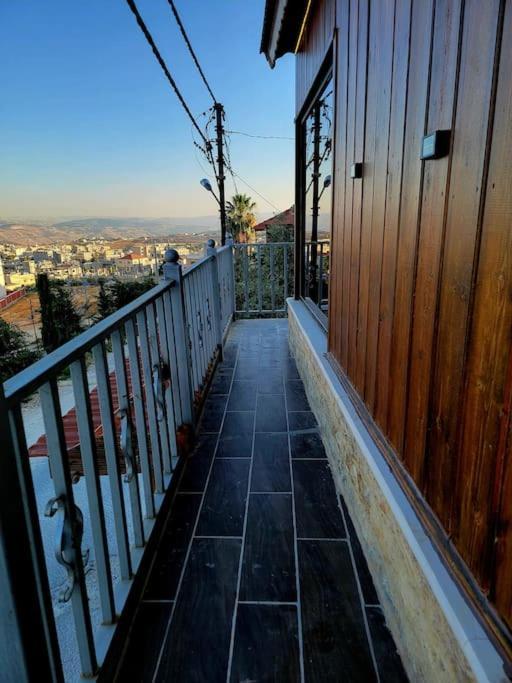 Atoom Lodge Jarash Buitenkant foto
